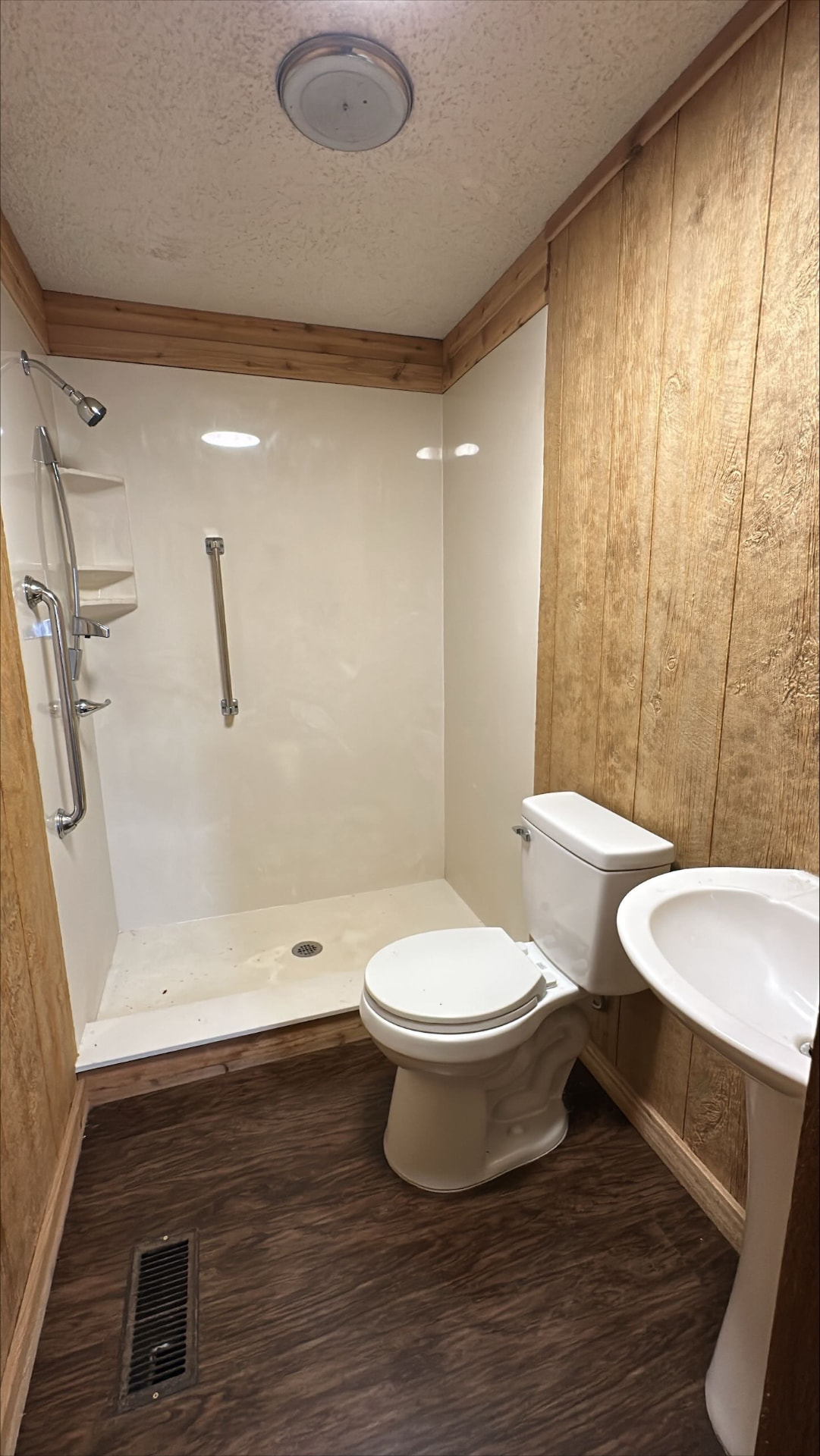 Unit 18 — 1995 Crimson Homes Willow Creek — view 9