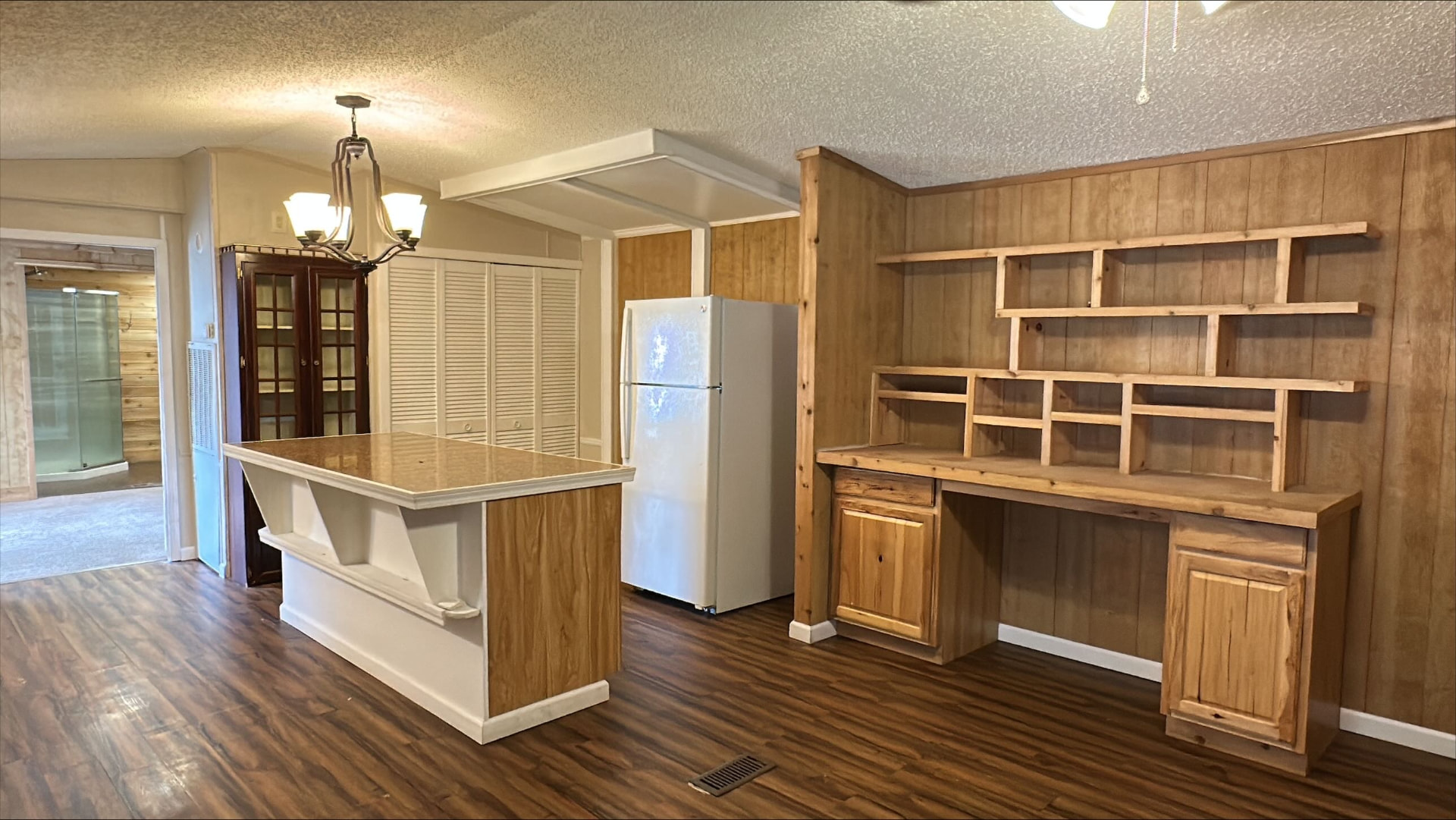 Unit 18 — 1995 Crimson Homes Willow Creek — view 3