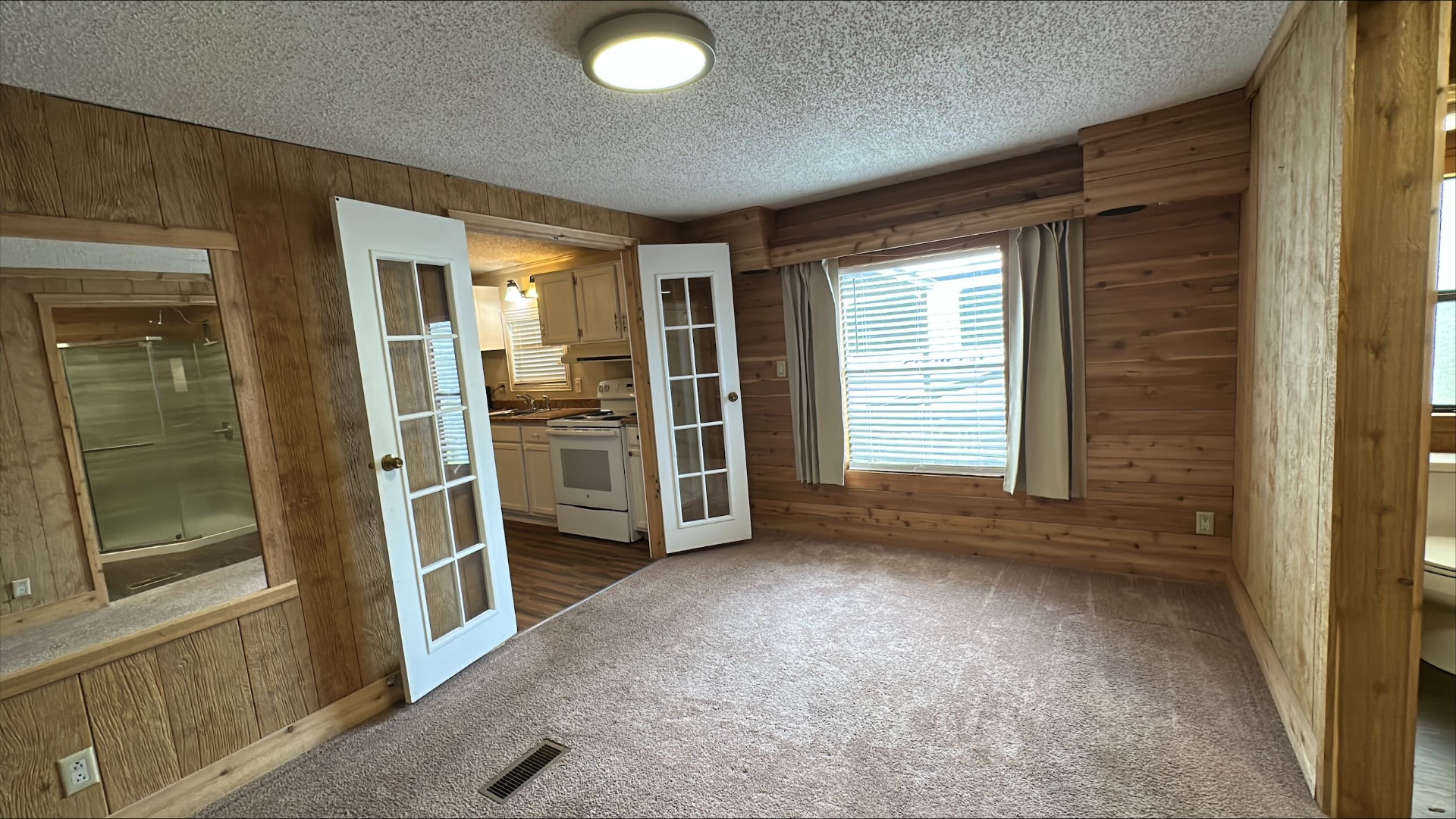 Unit 18 — 1995 Crimson Homes Willow Creek — view 4