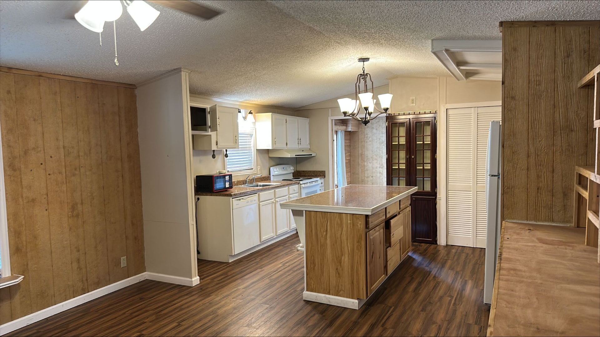 Unit 18 — 1995 Crimson Homes Willow Creek — view 2
